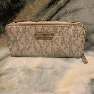 Michael Kors | Signature Jet Set Wallet